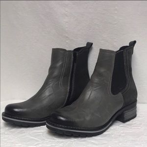 Dromedaries Leather Booties NWOT